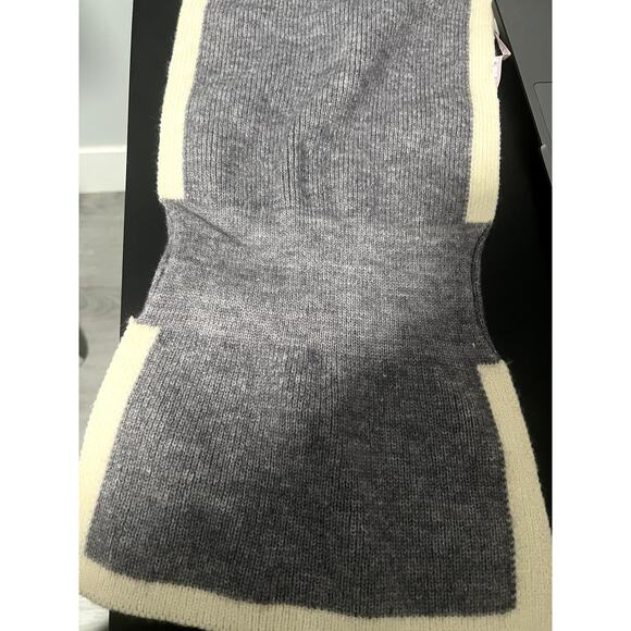 Short Knit Grey and beige scarf - Picture 6 of 7